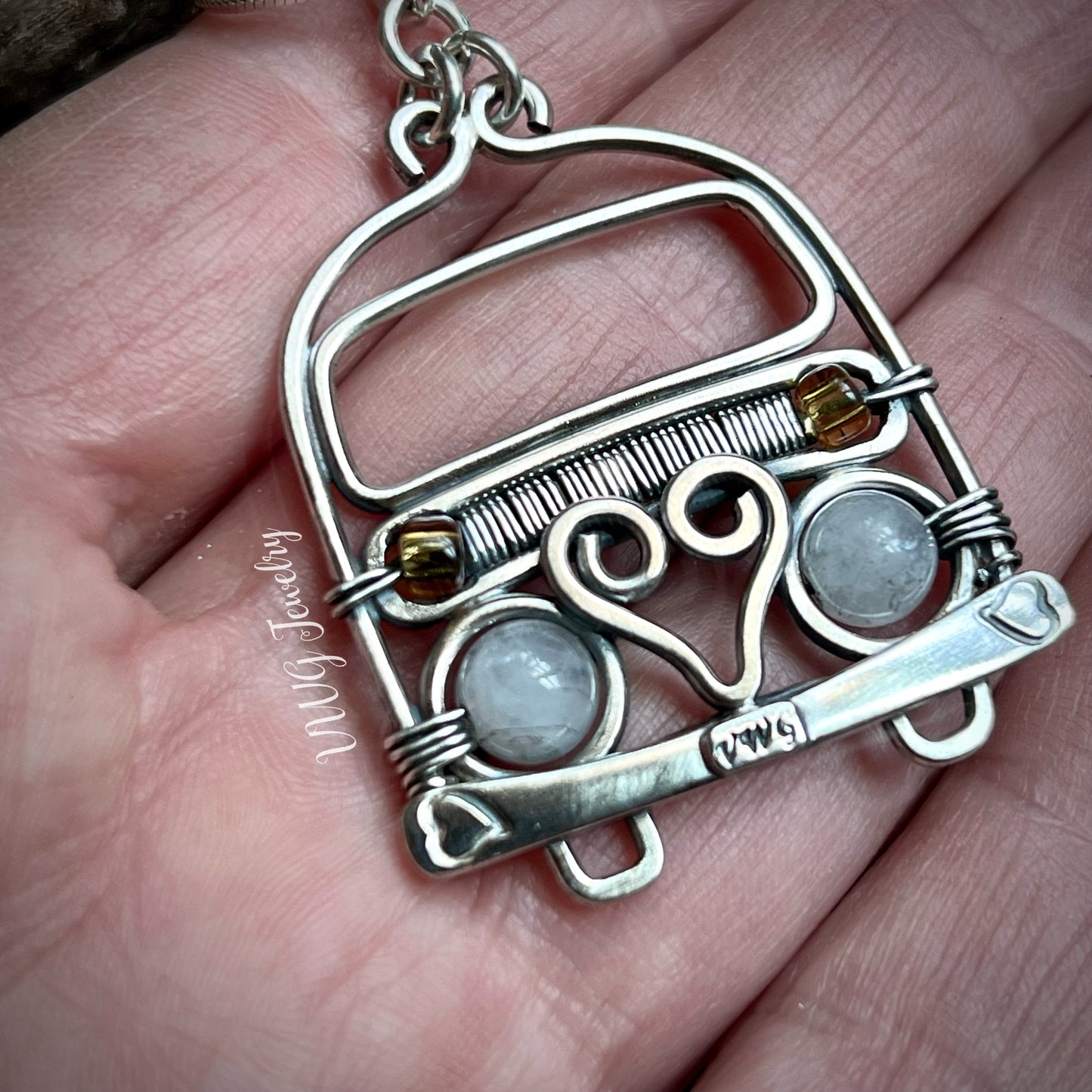 Love Bay Bus Sterling Wire Necklace