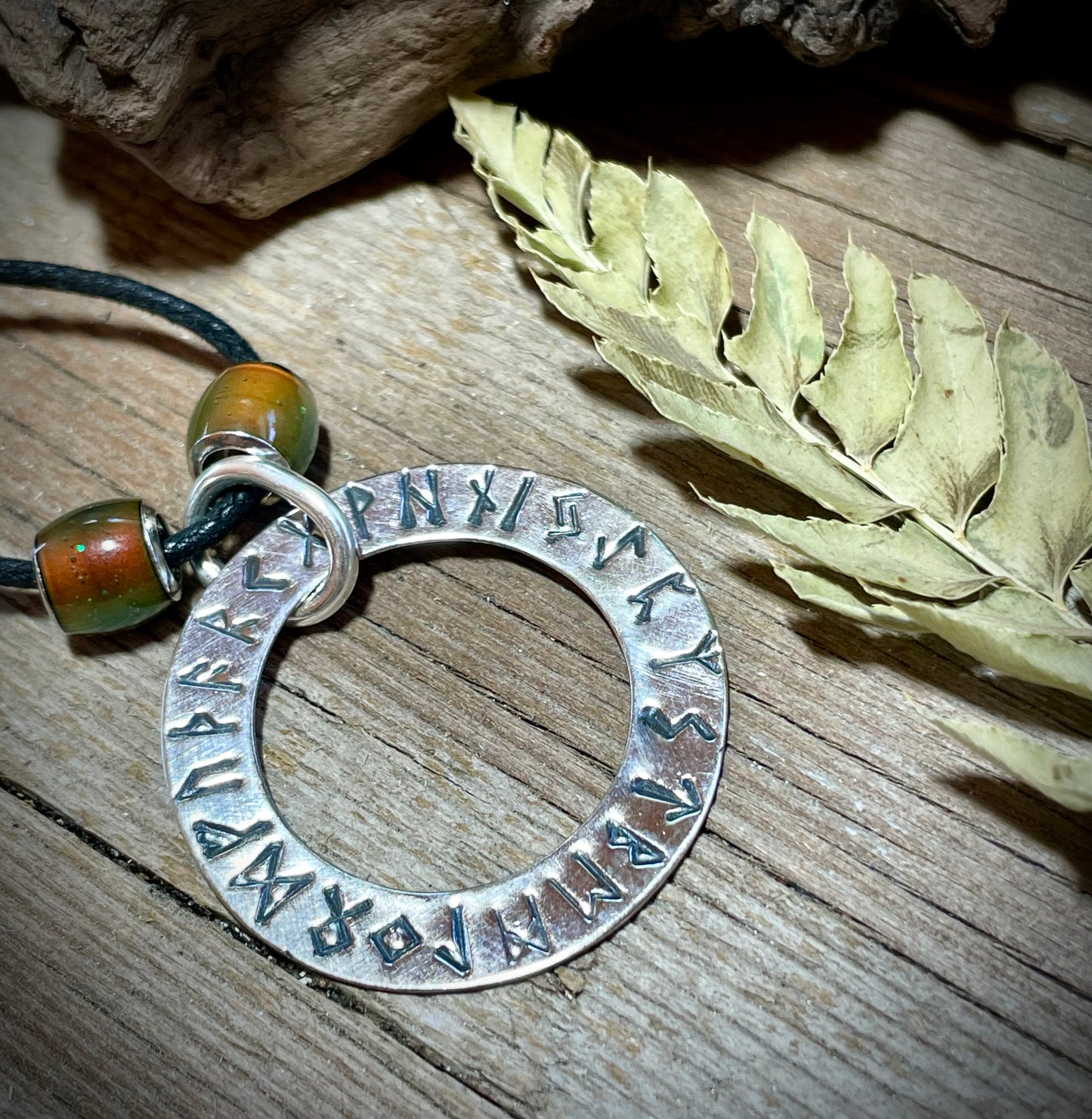 Rune Ring w Mood Beads Pendants