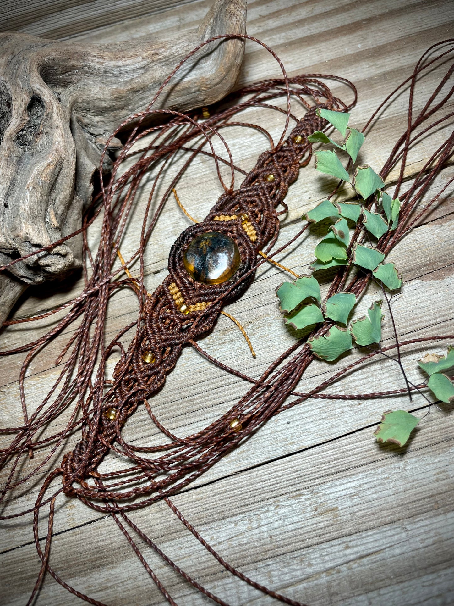 Amber Brown & Gold Macrame Bracelet Round