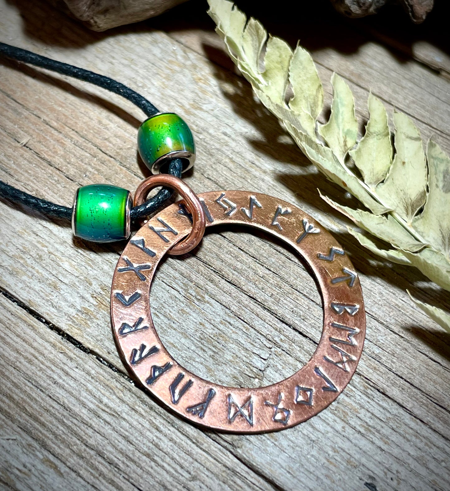 Rune Ring w Mood Beads Pendants