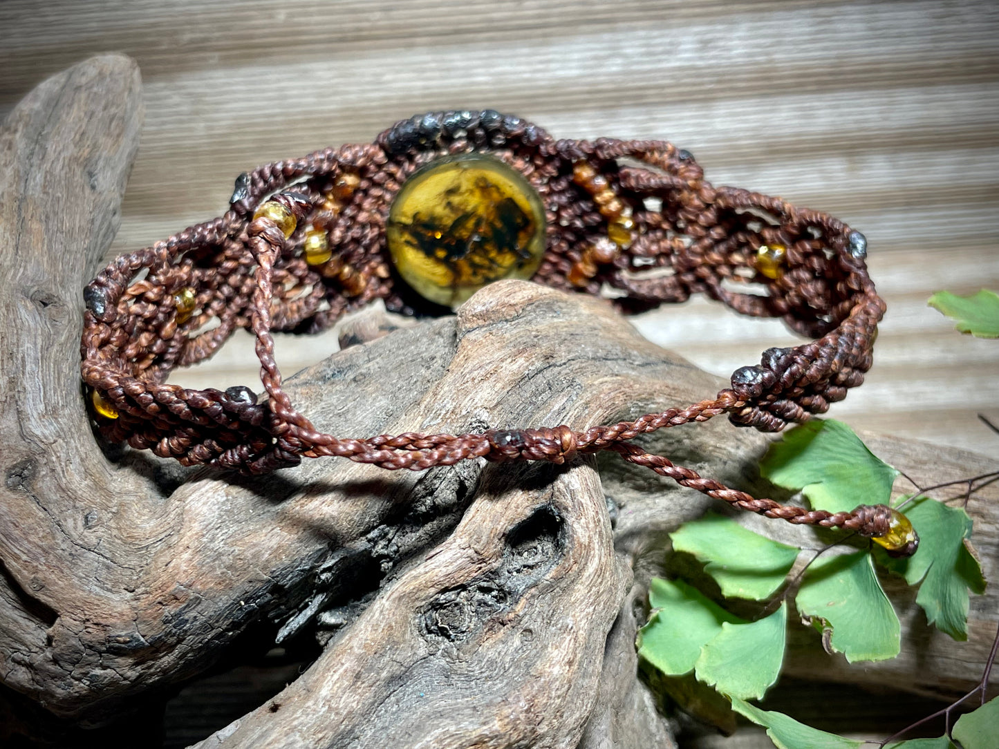 Amber Brown & Gold Macrame Bracelet Round