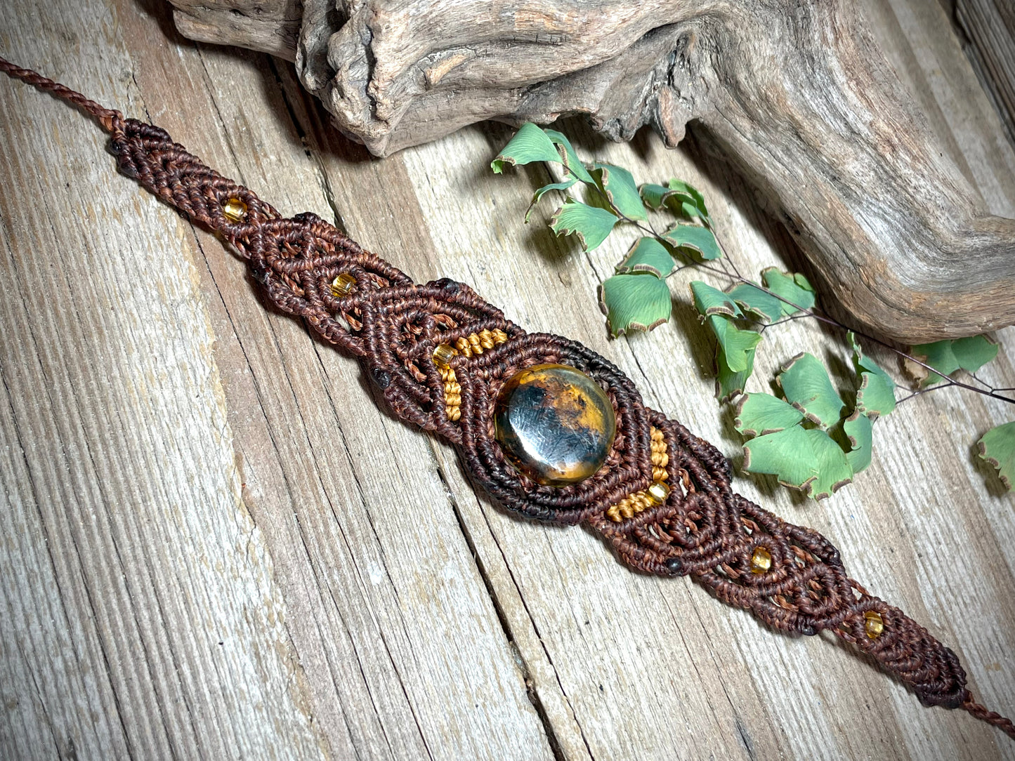 Amber Brown & Gold Macrame Bracelet Round