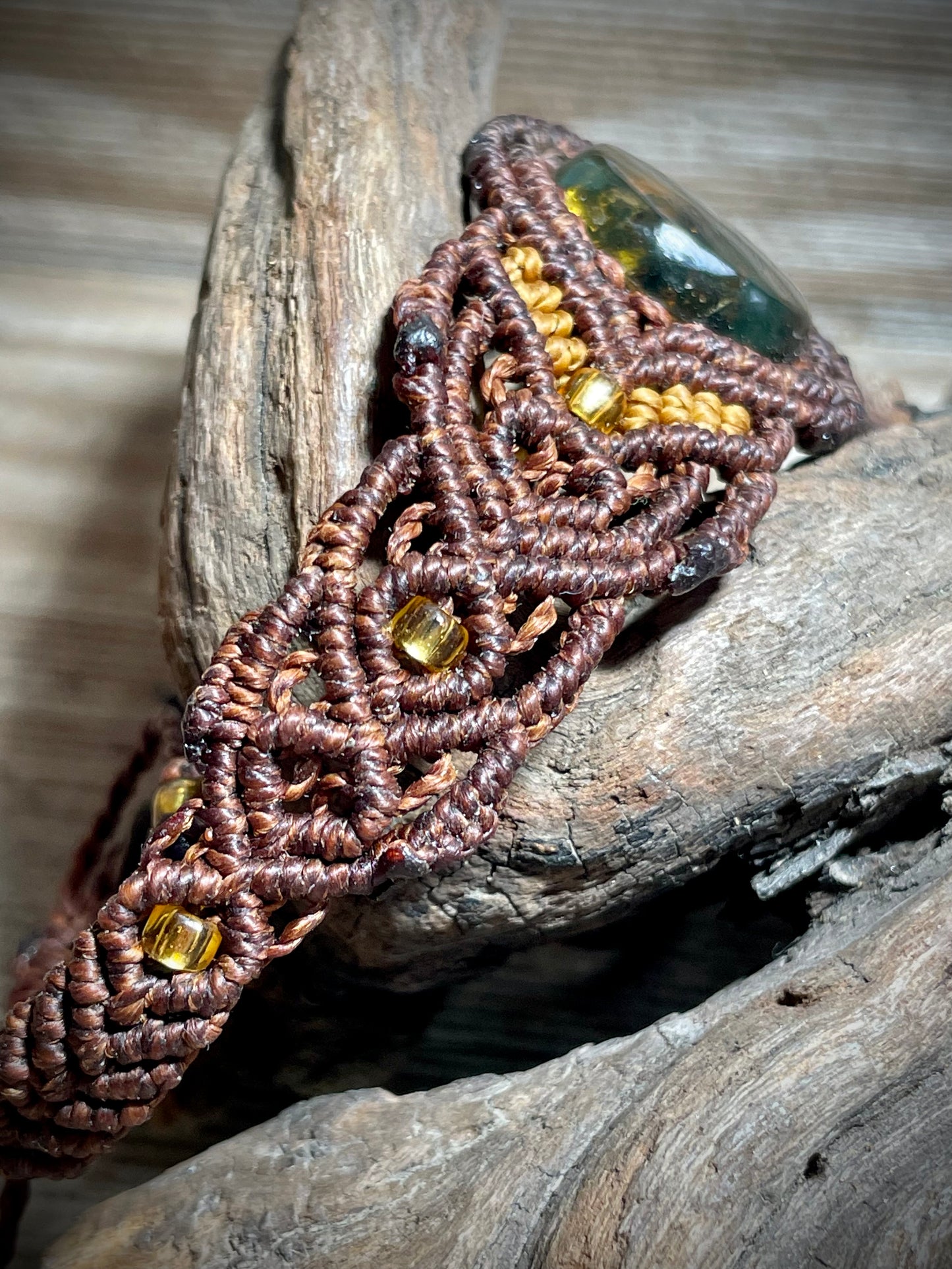 Amber Brown & Gold Macrame Bracelet Round