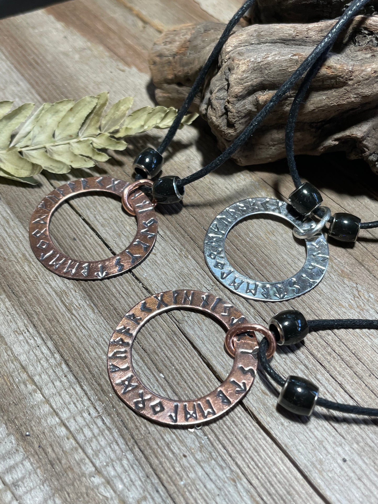 Rune Ring w Mood Beads Pendants