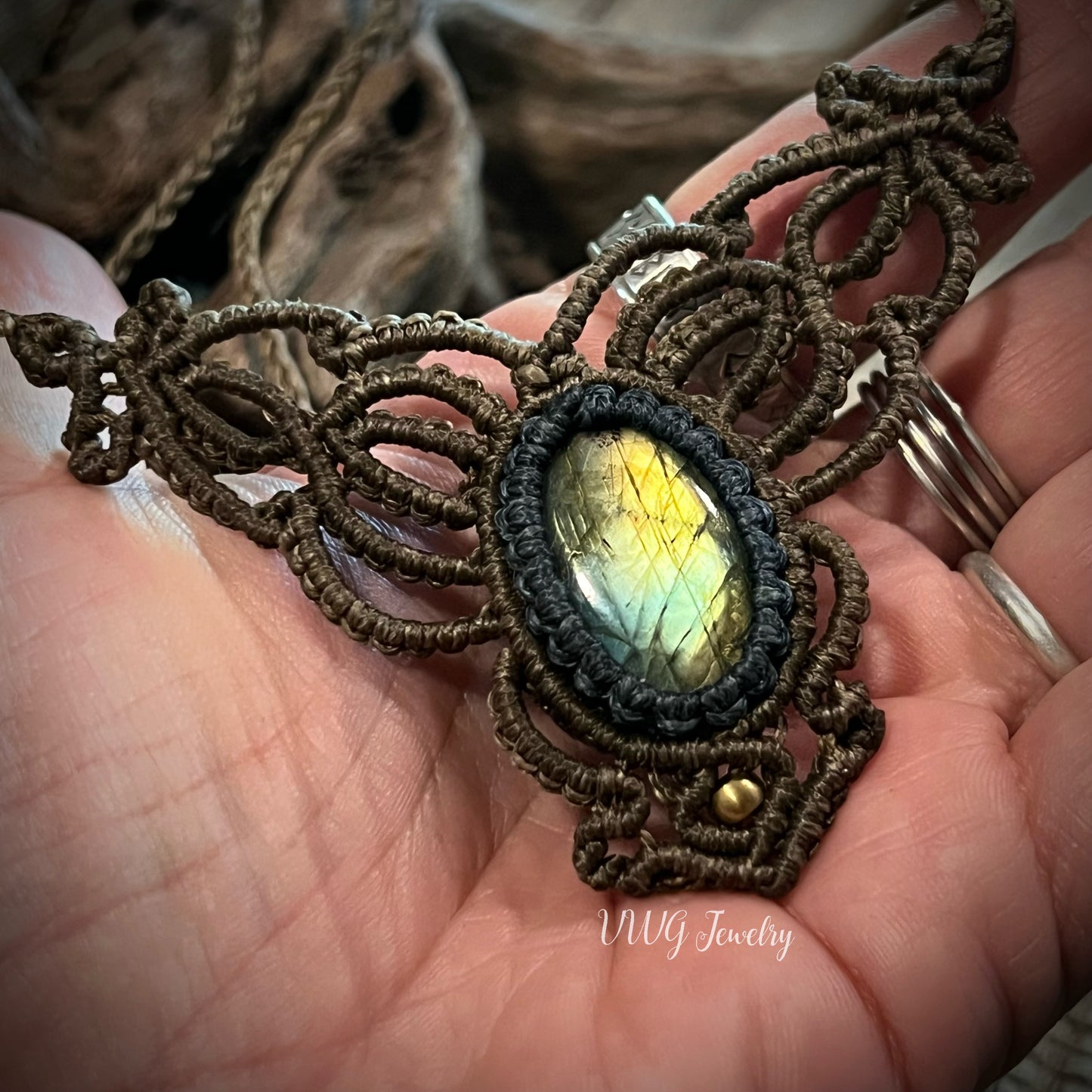 Oval Labradorite Macrame Necklace