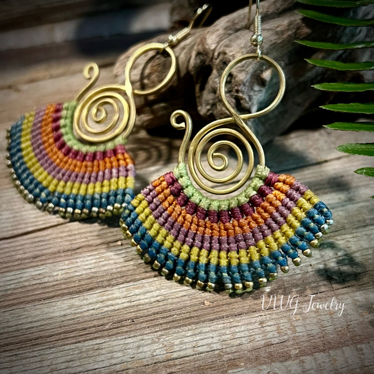 Color Swirl Macramé Earrings Hypo