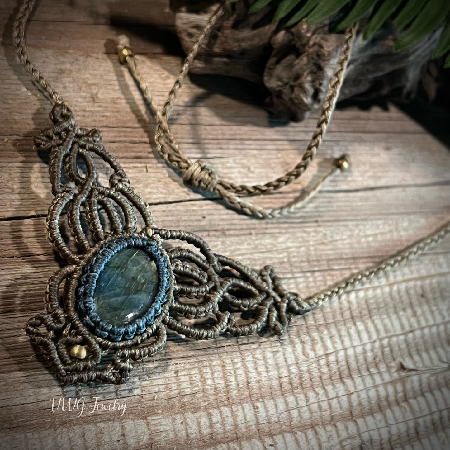 Oval Labradorite Macrame Necklace