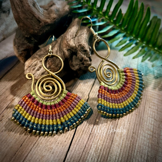 Color Swirl Macramé Earrings Hypo