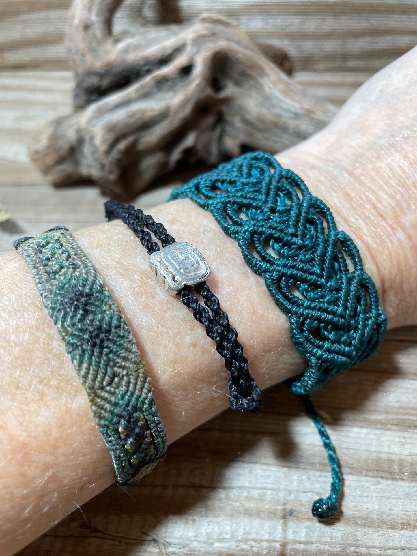 Macrame Corazón Heart Bracelet Handmade Adjustable