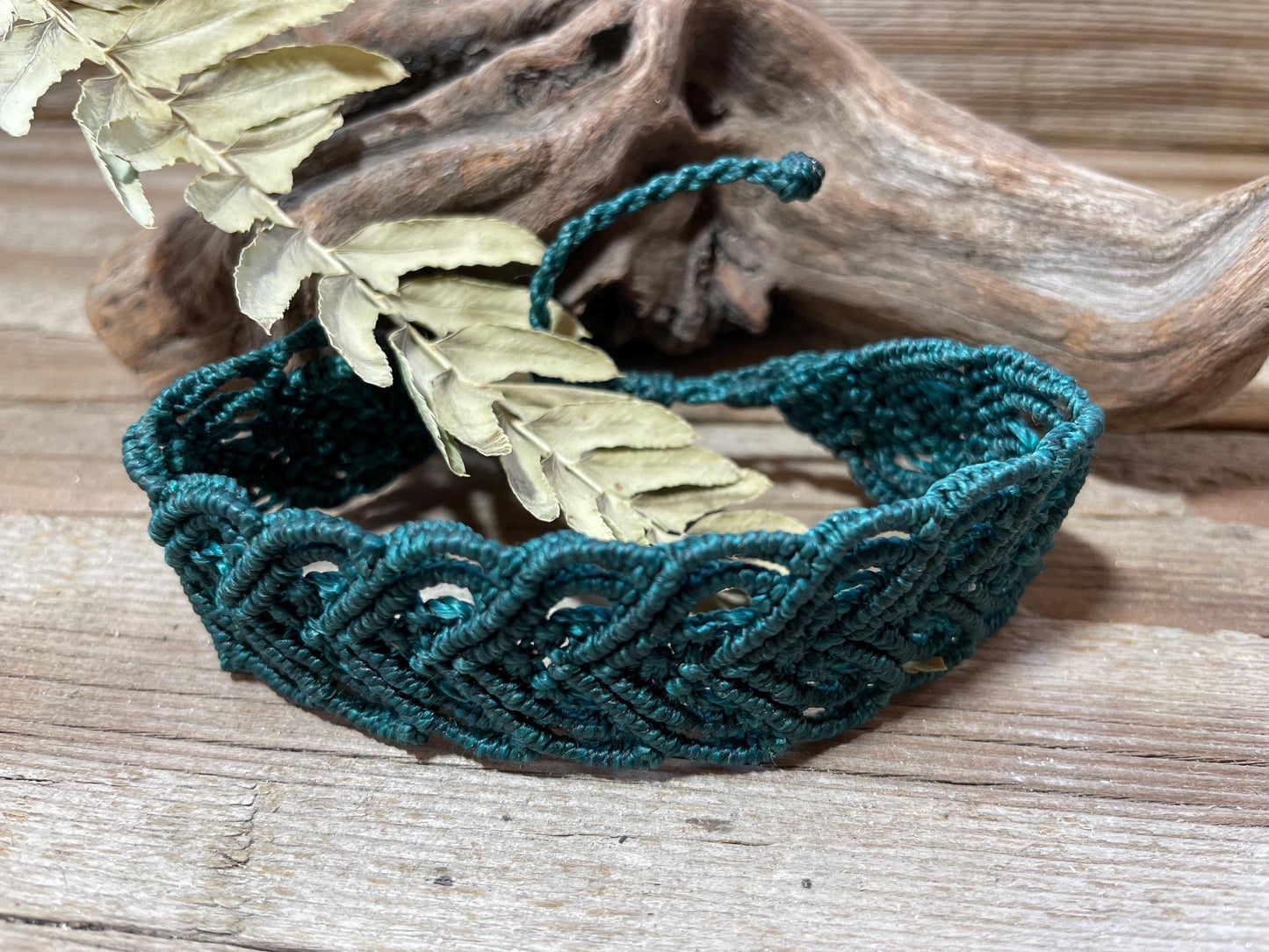 Macrame Corazón Heart Bracelet Handmade Adjustable
