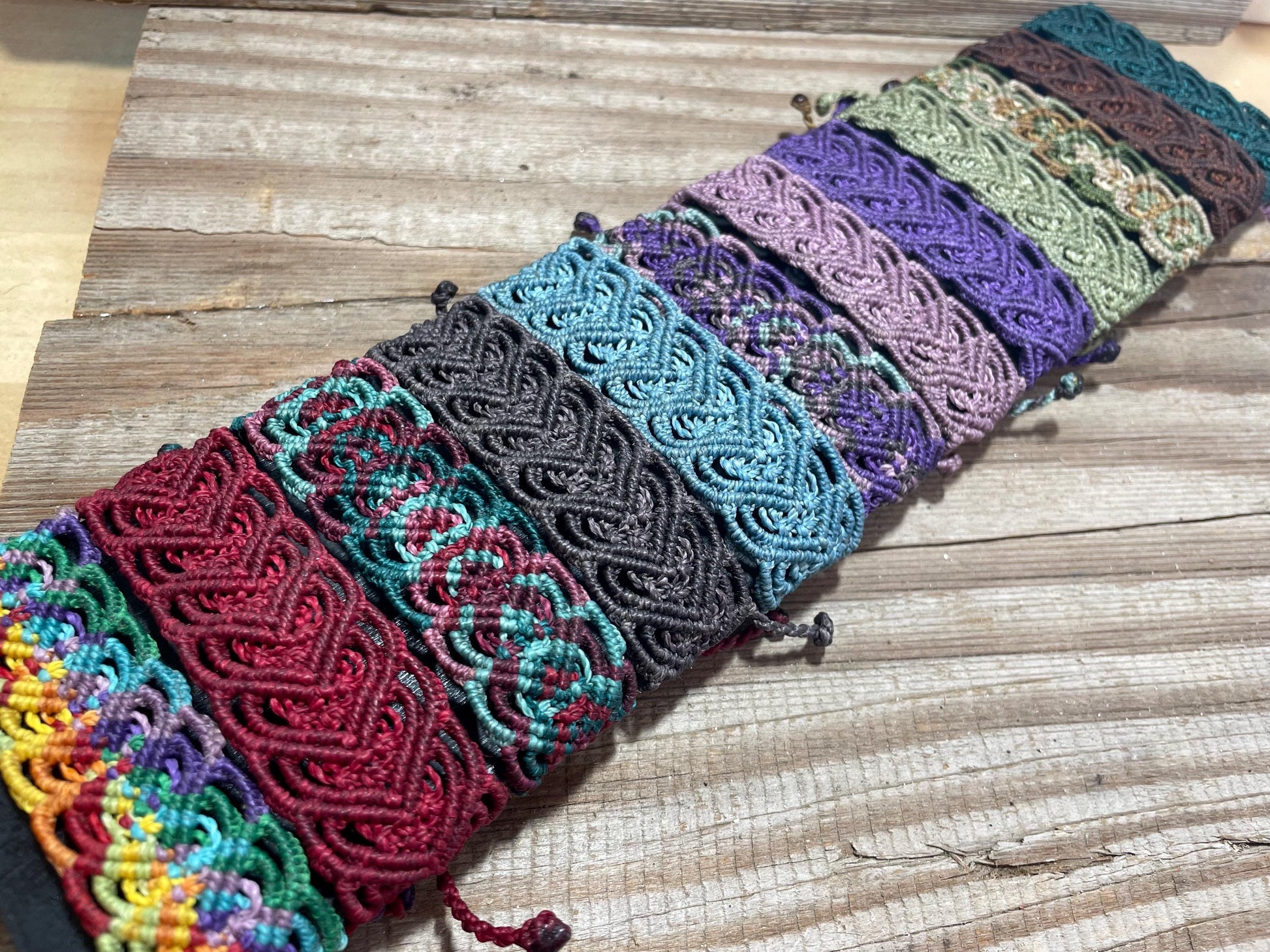 Macrame Corazón Heart Bracelet Handmade Adjustable